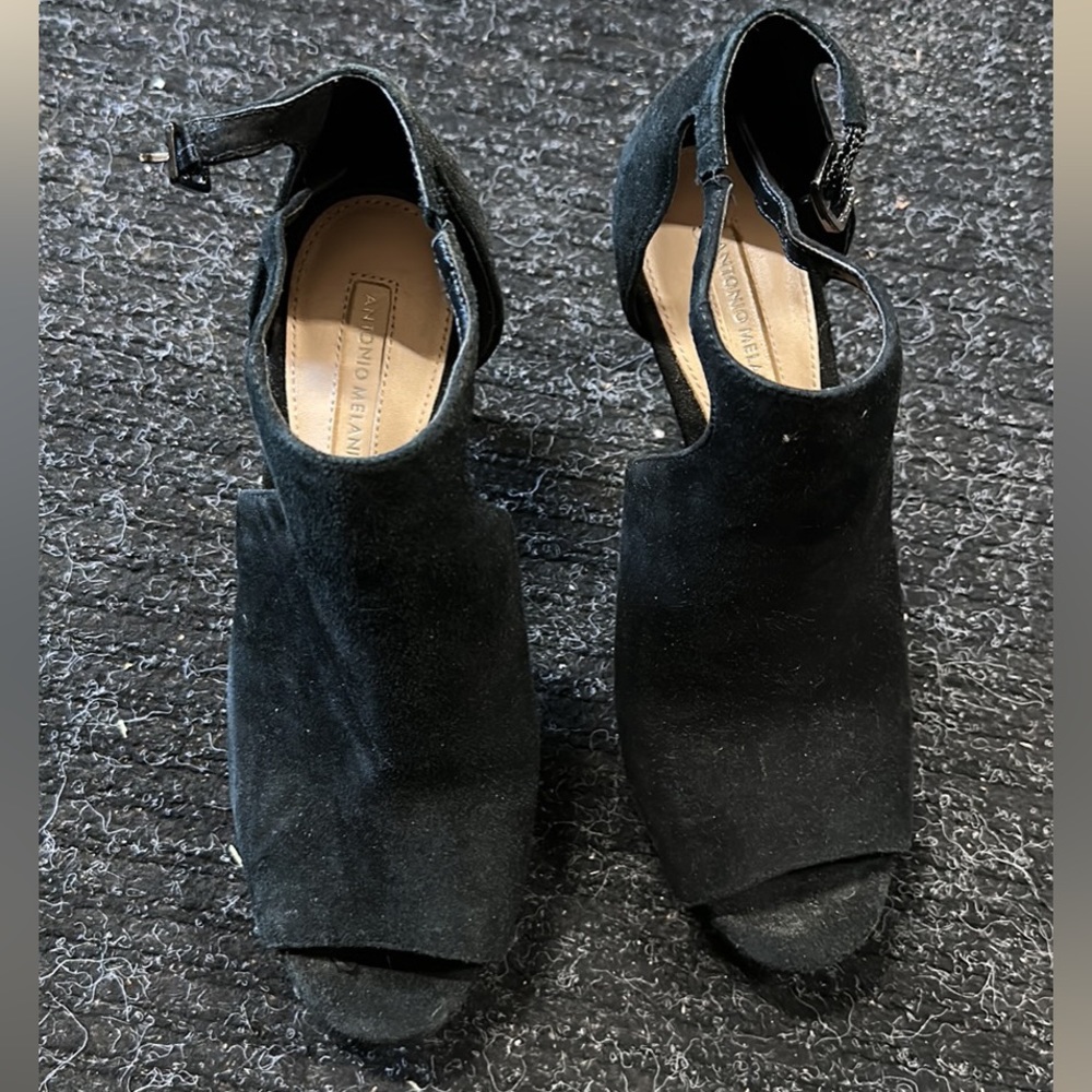 Antonio Melani Size 7 Heel Black